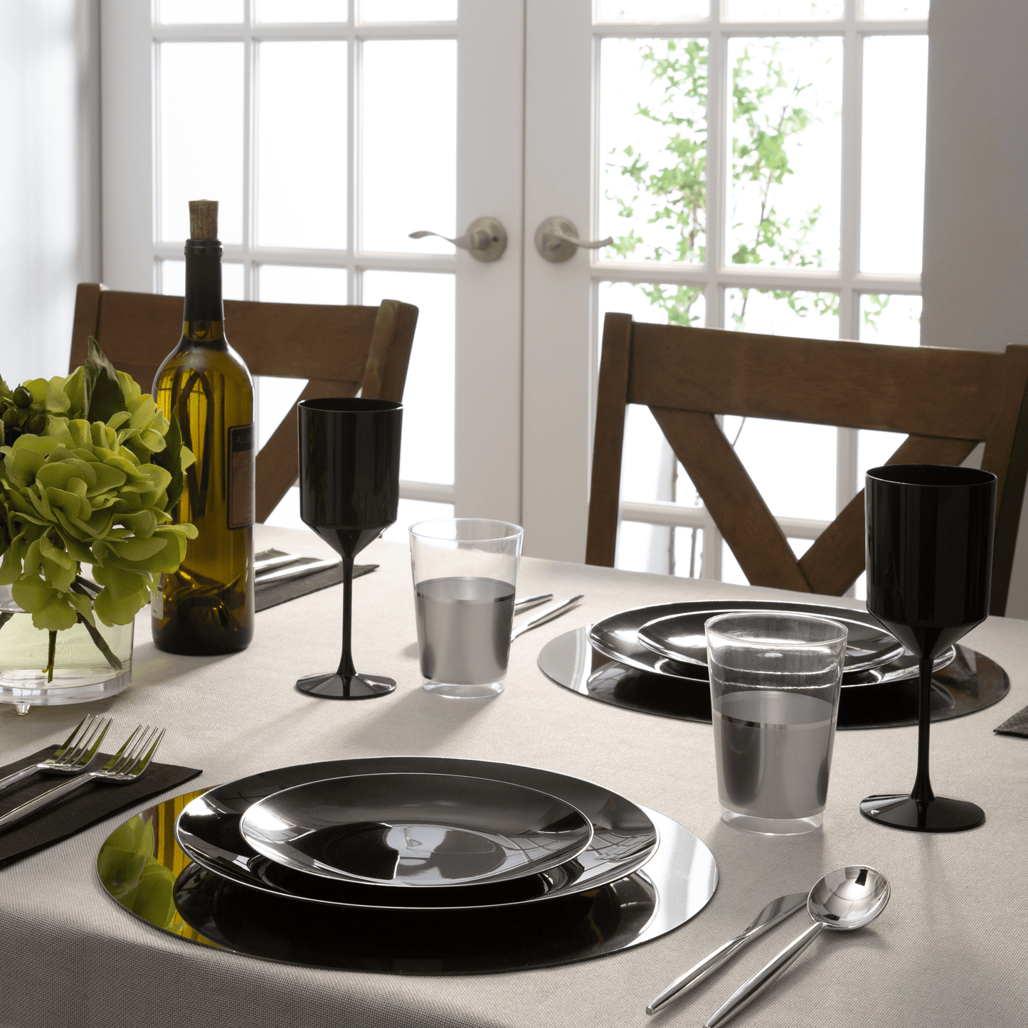 High Quality Plastic Round Black and Gold Plate Set - 40 Pack