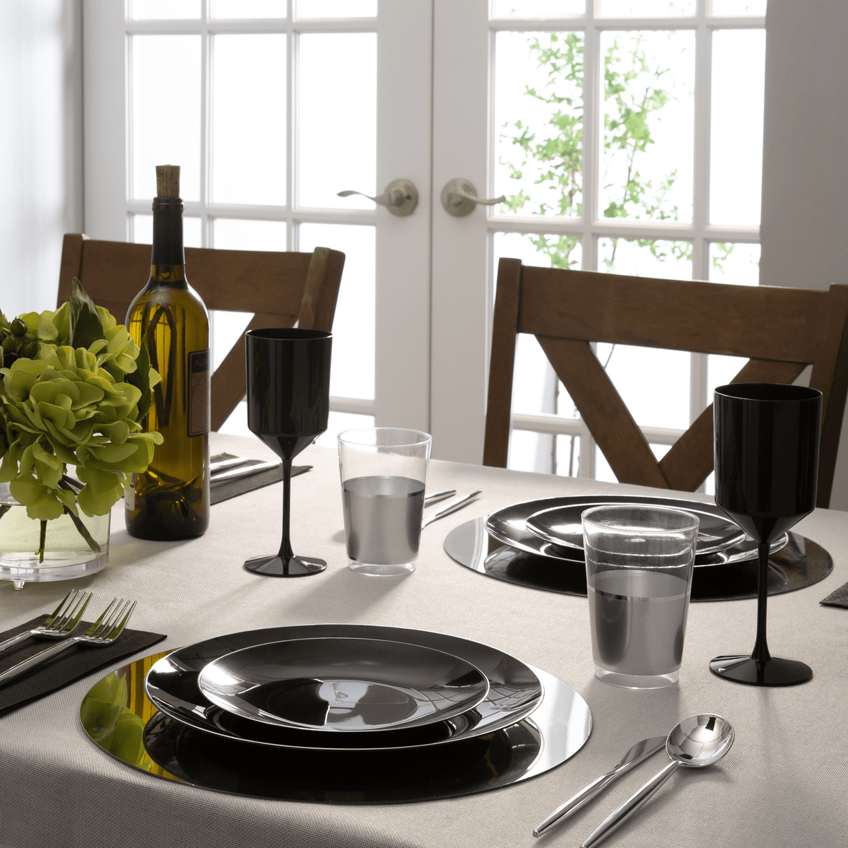 High Quality Plastic Round Black and Gold Plate Set - 40 Pack