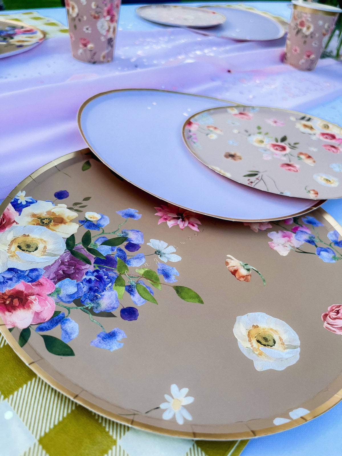 9" "SO LONG SWEET SUMMER" Engraved Floral Paper Plates with Gold Foil Trim - 8 Per Pack